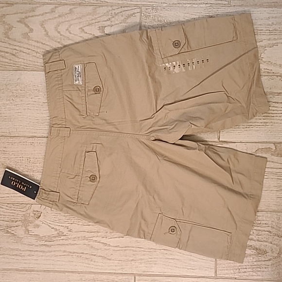 Polo by Ralph Lauren Cargo Shorts in a Size 18, BNWT! - Picture 2 of 3